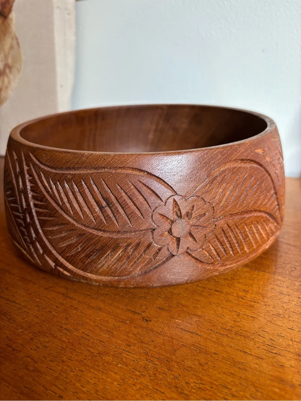 Vintage hand carved wooden bowl floral flower motif mid century 70s design fruit